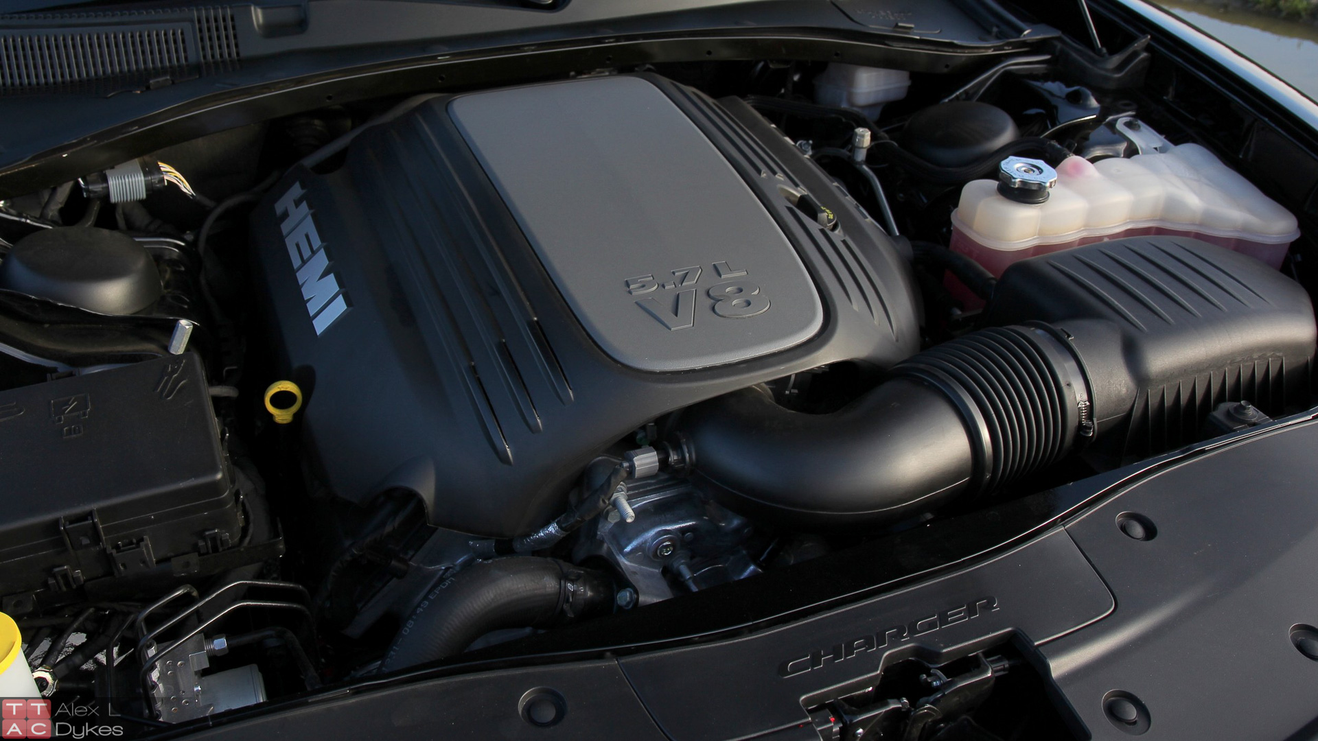 Charger V8